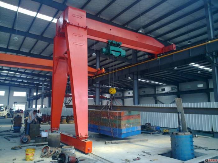 T(mn)  Semi-Gantry Crane